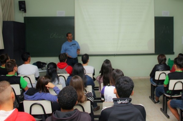 Instituto Helibras lança projeto de orientação vocacional em escola de Itajubá