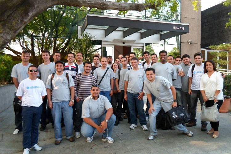  Alunos do HeliAsas realizam exposição sobre o curso de mecânica aeronáutica